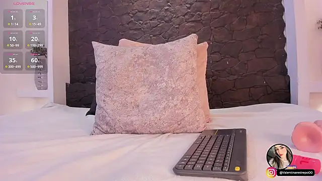 EmilyAllen_1's cam snapshot