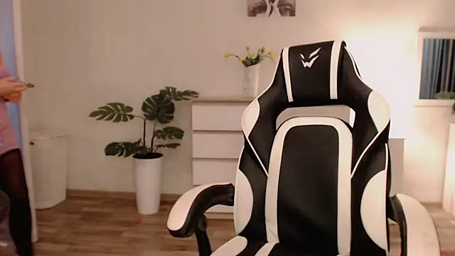 Lola_Richie's cam snapshot