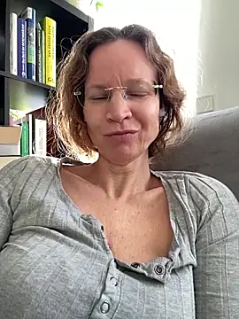 AnnikaRose live sex cam