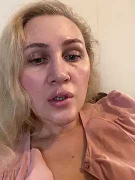 YourBlondee's cam snapshot