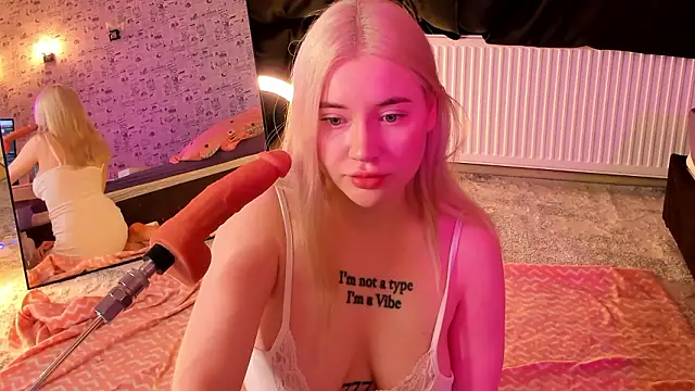 Lillie_Berry's cam snapshot