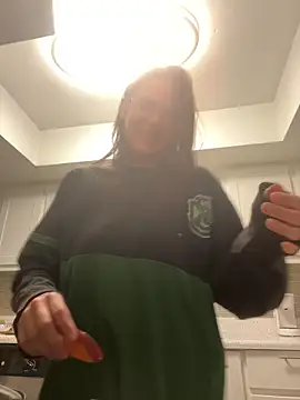 SafeinouterSpace's cam snapshot