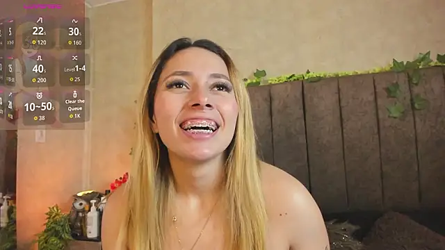 LanaMills_'s cam snapshot