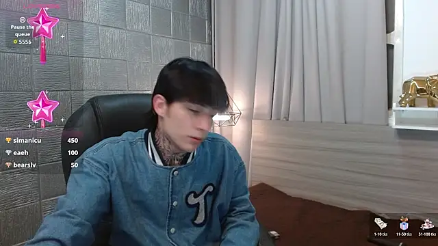 Iantwink18 live sex cam