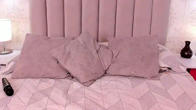 ShaynaHosk live sex cam