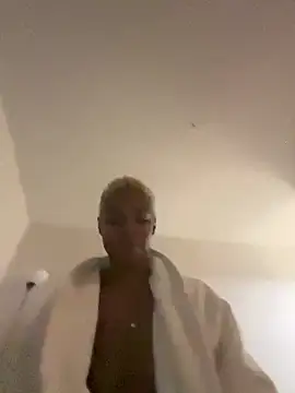 KimmiPop's cam snapshot