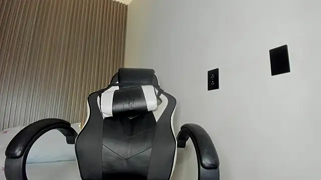 dania_miller_'s cam snapshot