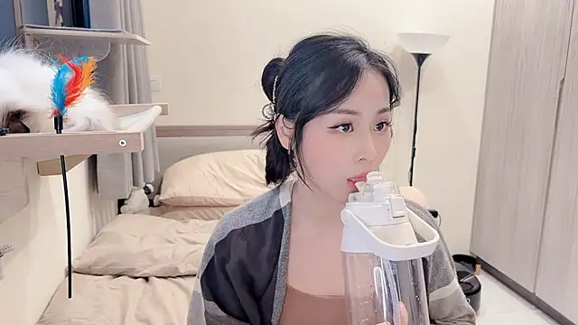 BabyOneDaily's cam snapshot