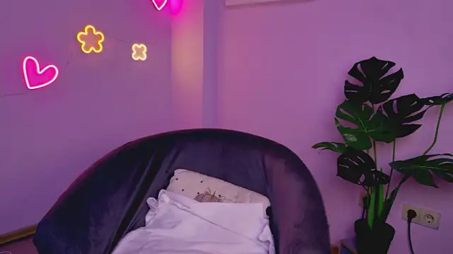 ElenaMonroe's cam snapshot