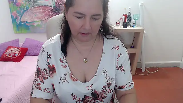 leonela_69's cam snapshot