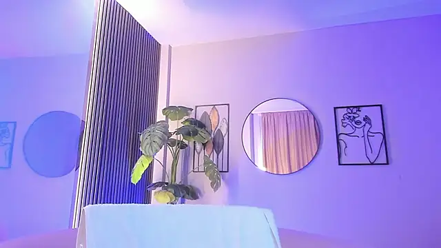 KaylaLuxx_'s cam snapshot