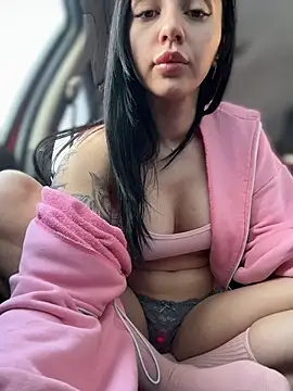 JulliaVegas live sex cam