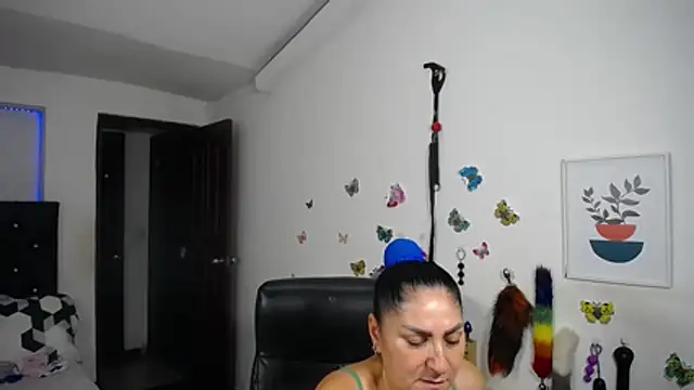 mature_bigboobs10's cam snapshot