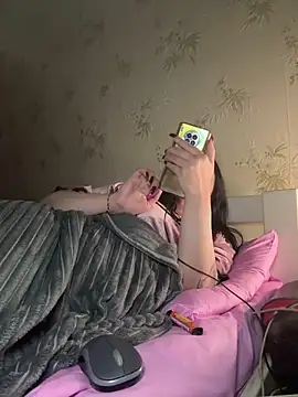 Naughtbaby_2025's cam snapshot