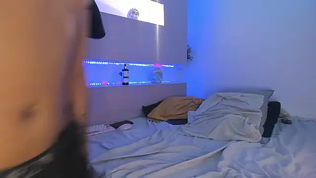 Nikki_and_Mayk's cam snapshot