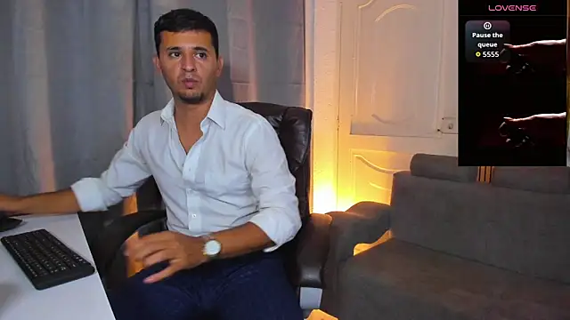 Hideintheoffice's cam snapshot