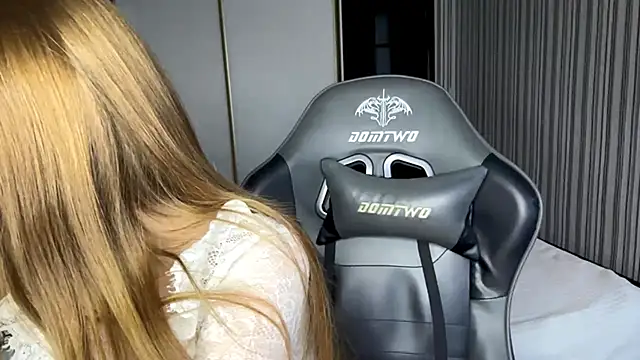 EmilyBubble live sex cam