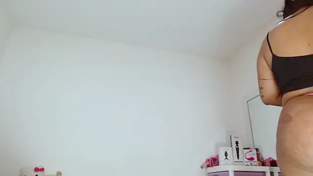 sashacreamy_'s cam snapshot