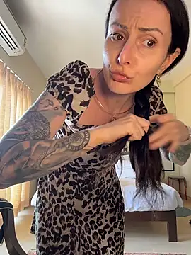 AnnaMaria- live sex cam