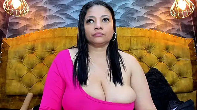 NahomiFireSex's cam snapshot