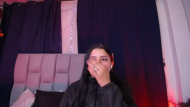 Emilyy05_'s cam snapshot