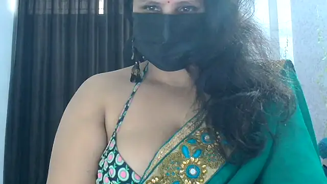 SimmiQueen_77's cam snapshot