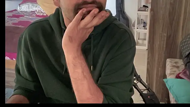 MakeMeAwareAah's cam snapshot