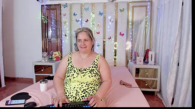 AnyelaGitanaMature live sex cam