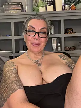 dieseldame1313's cam snapshot