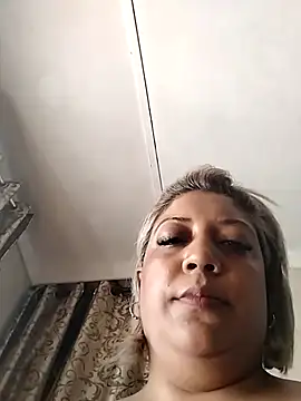 IndianLara live sex cam