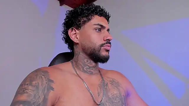 LuigiVitale_1's cam snapshot