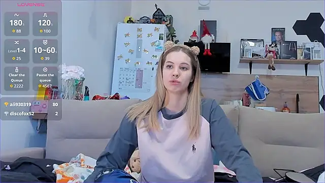 Girl_alone_home live sex cam