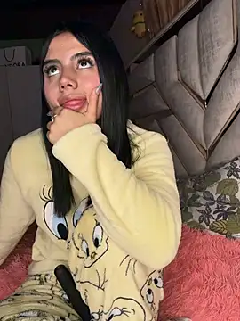 Laura-Khalifa's cam snapshot