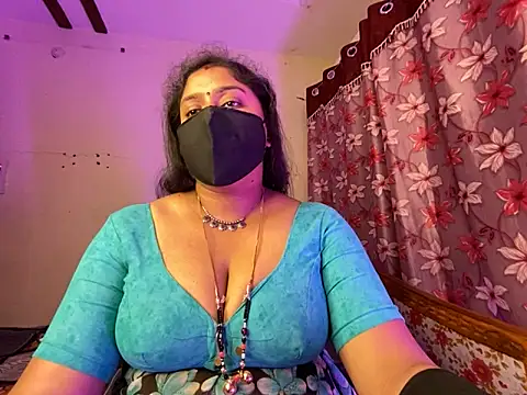 LouleyRanii live sex cam