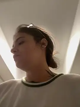 SafeinouterSpace's cam snapshot