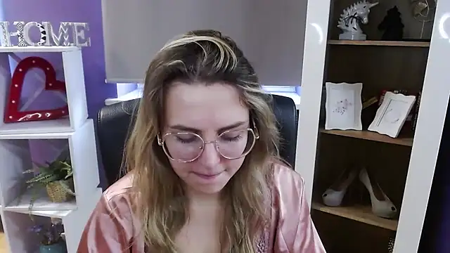 Zoey_Erotic's cam snapshot