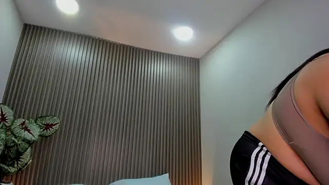 dania_miller_'s cam snapshot