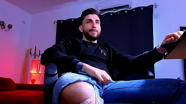 MightyAaron66 live sex cam