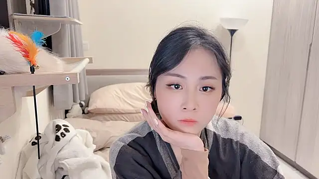 BabyOneDaily's cam snapshot