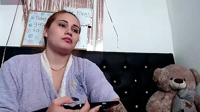 Baby_hornyJM's cam snapshot