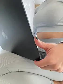 Elegant_girl's cam snapshot