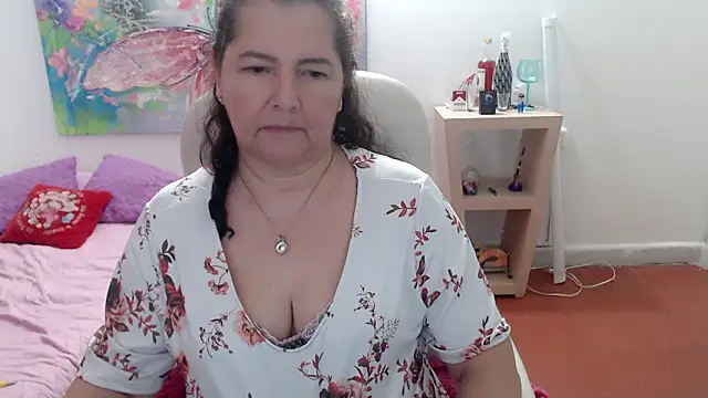 leonela_69's cam snapshot