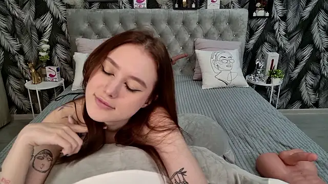 CarolineTenders live sex cam