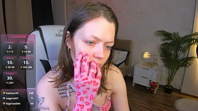 Lunar_Lily's cam snapshot