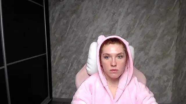 Reginasmilee live sex cam