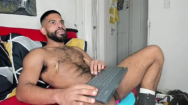 sweatyhairypig23 live sex cam