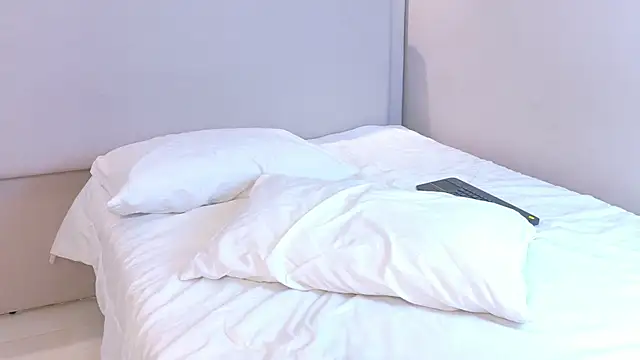 NaomiKlarc's cam snapshot