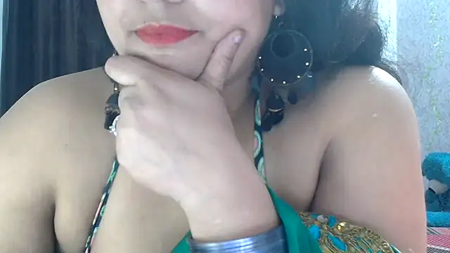 SimmiQueen_77 live sex cam