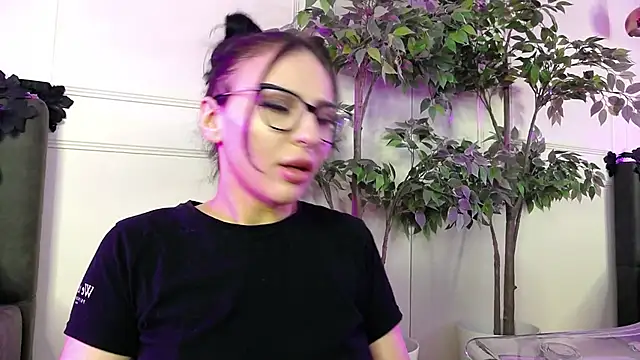 RavenFoxxy's cam snapshot