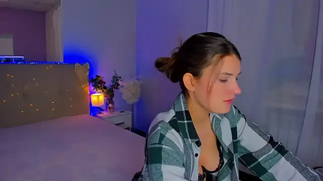 Laura_Leee's cam snapshot